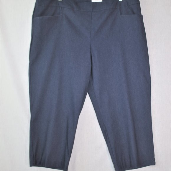 Pants - Navy blue stretch capri pull on pants